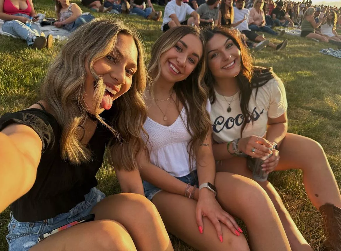 Beautiful girls posted by Mysterious-Green-538