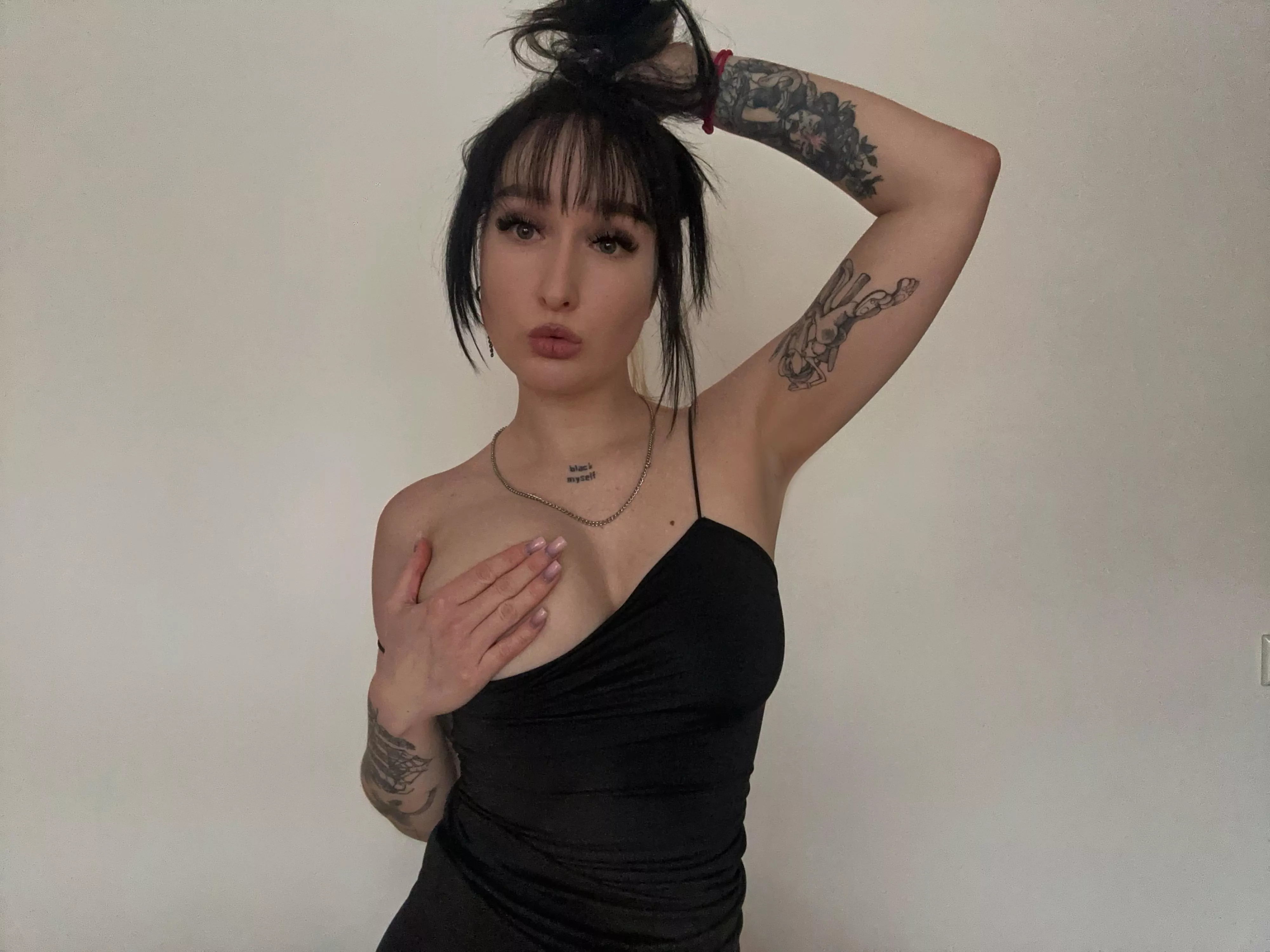 Black my favorite color 🖤 posted by sharplyEffect855