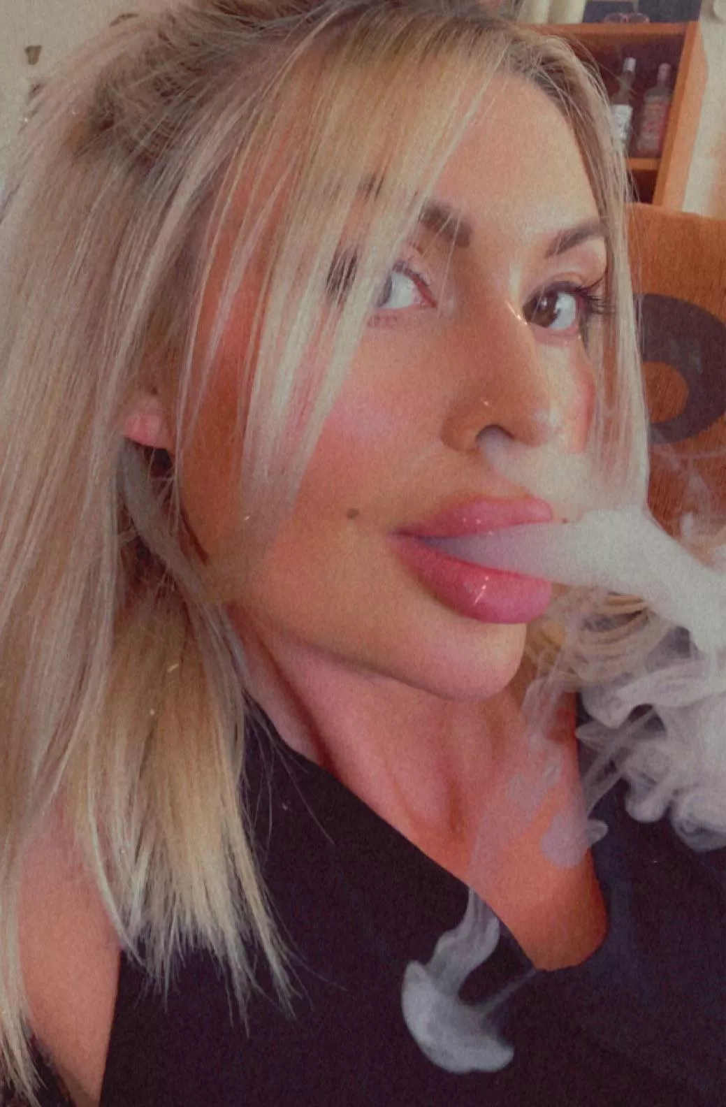 💨 blonde smoker posted by Relevant-Wallaby5244