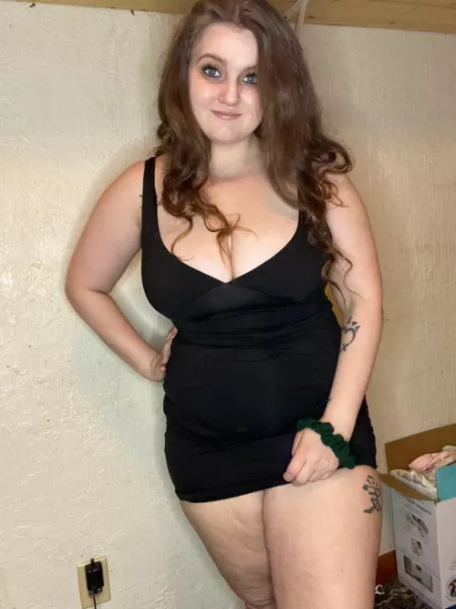 Do any older men like my body type ? by Laura_Charles14