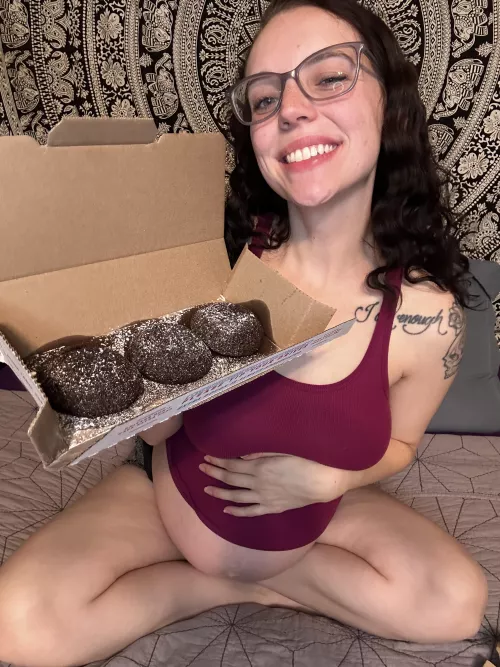 Do you like watching girls eat and get messy by smuttyfantasy