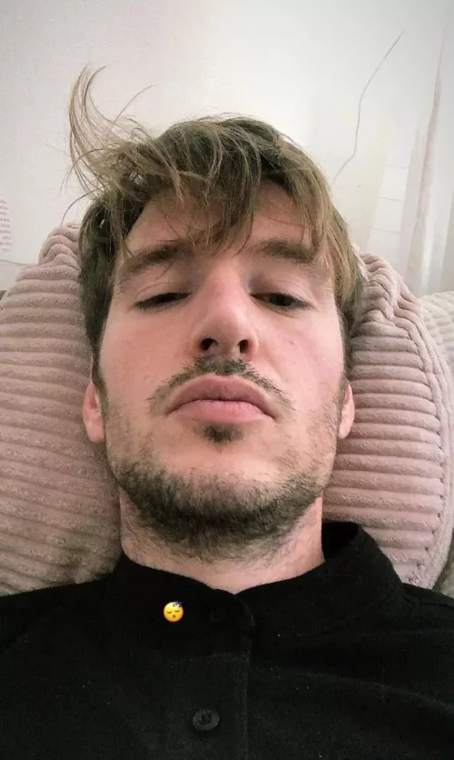 Entertain me 😃 by gotsomejuiceyet