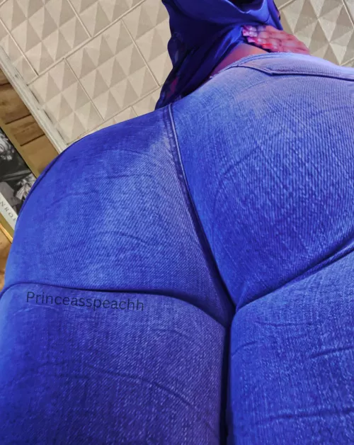 Even in jeans it looks good by Princeasspeachh