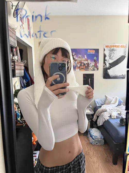 feeling adorable in my bunny hat :D by luveli420