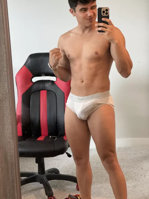 Feeling strong by Mememimo4