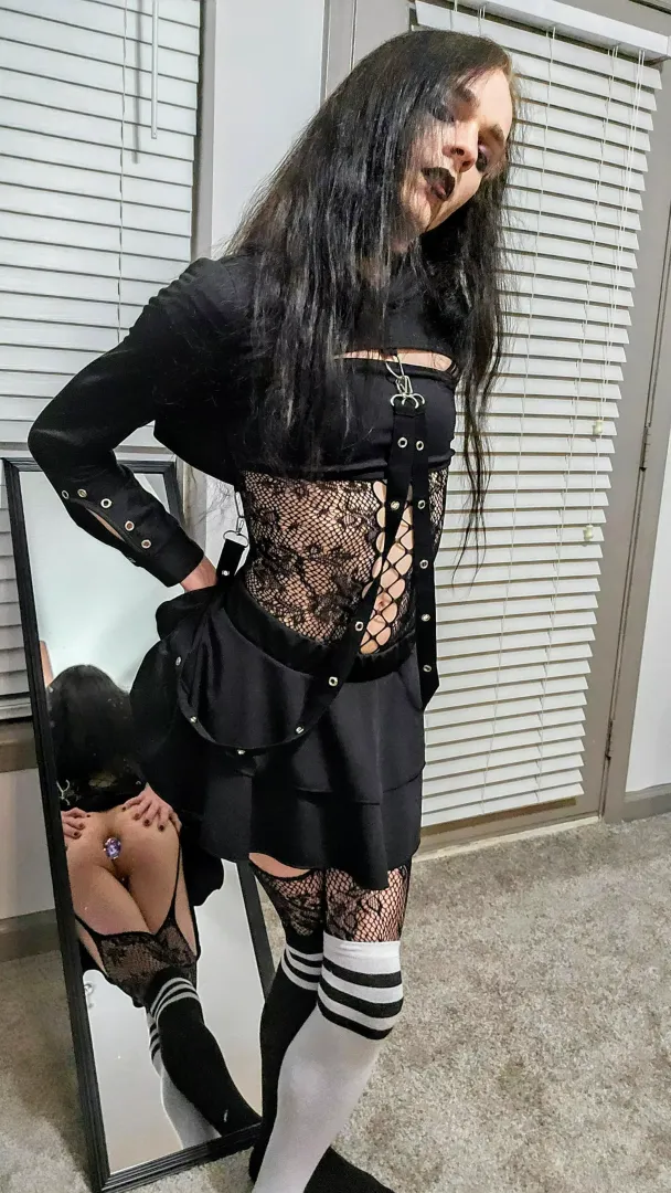 Good morning 🤫🤭 posted by Sally-V2