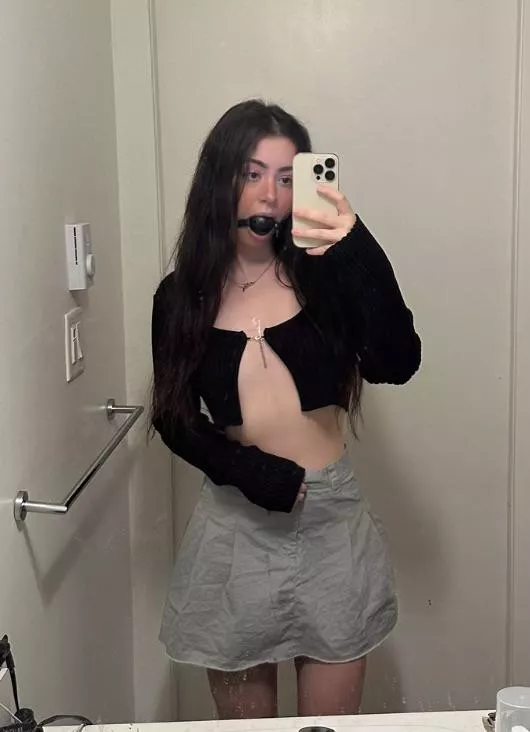 Good sluts gag themselves before daddy comes over [f] posted by georgiawest1