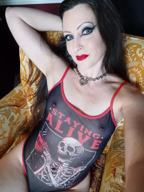 goth mom bod (42F) by littlegothinheels