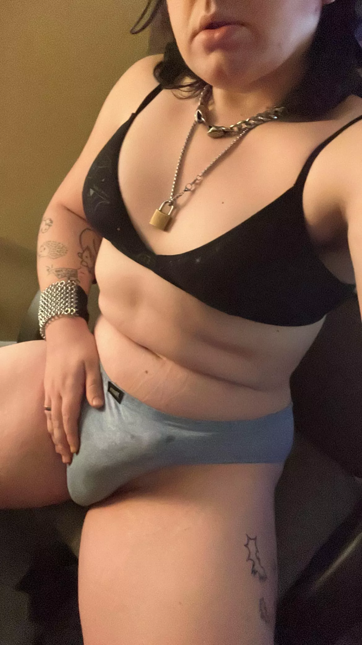 Hey 🖤 posted by Beabeaspinch