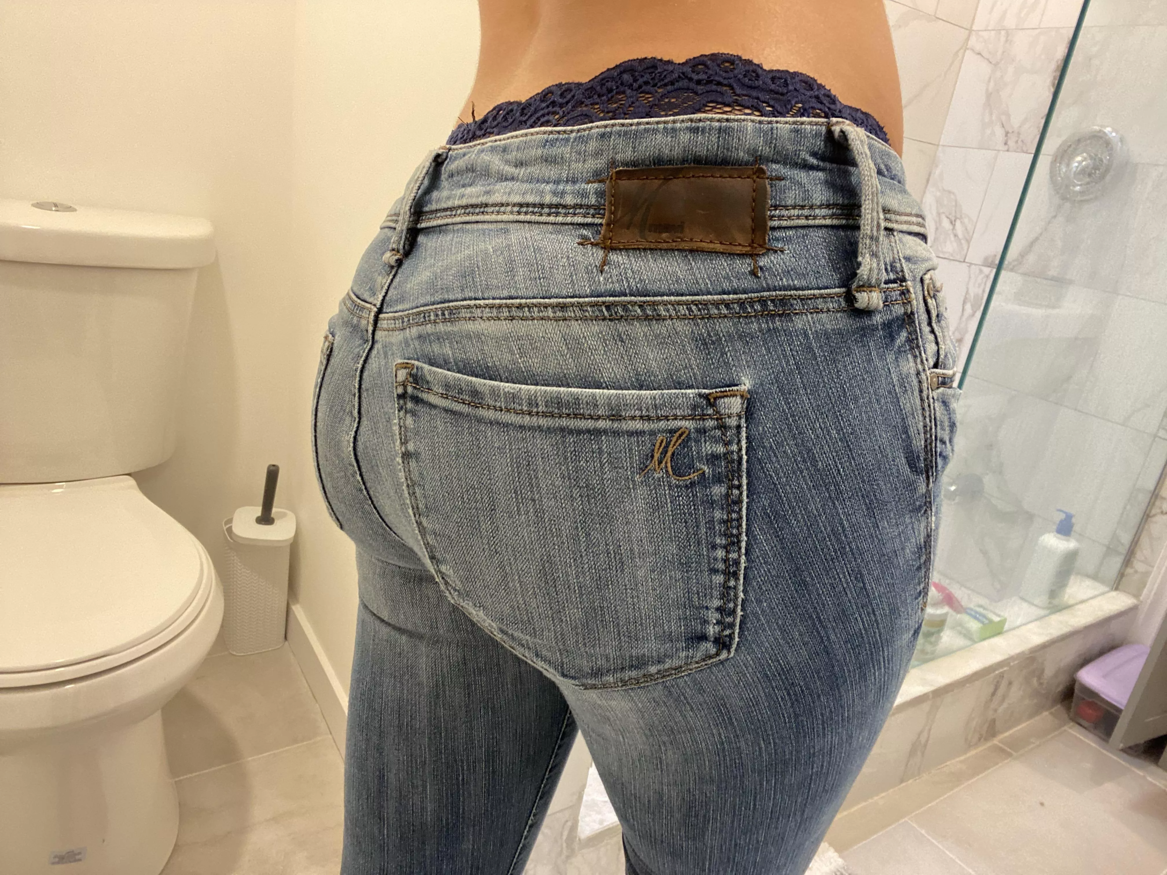 I'd say im packaged up pretty nicely for my size posted by aqwa_audra