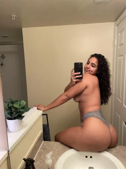 looking for someone who can spot me in the gym [f] by Clementine-xox