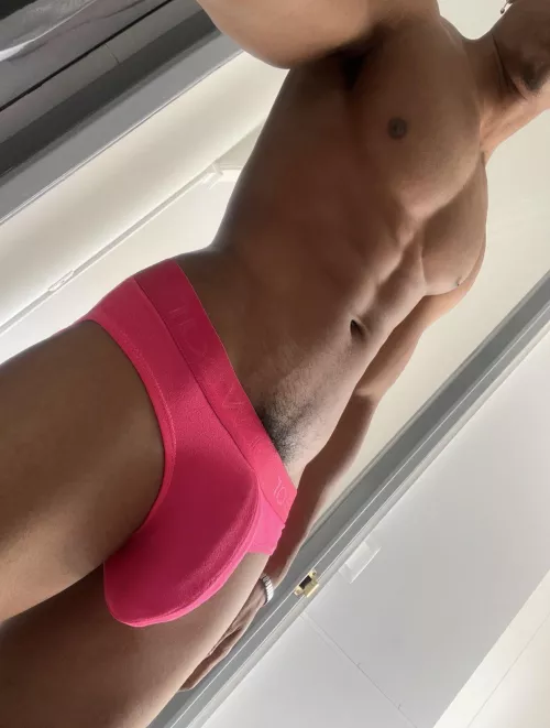 My bulge looks better in pink by AnimeandDoritos4life