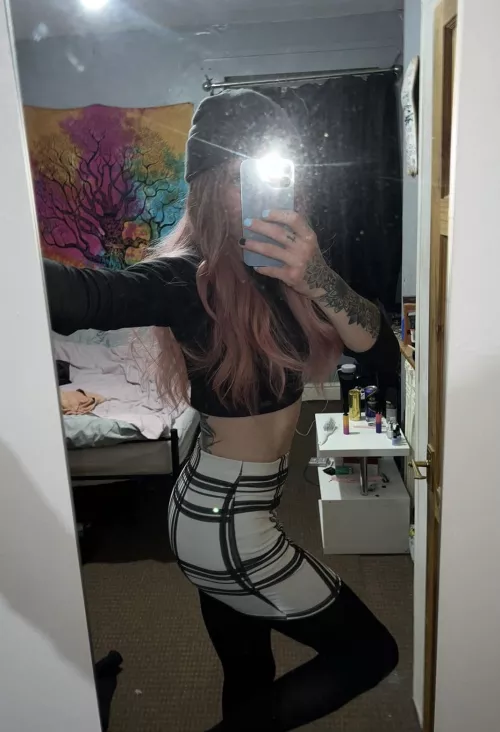 My fave pose 🤍🩷 by QueenK_96