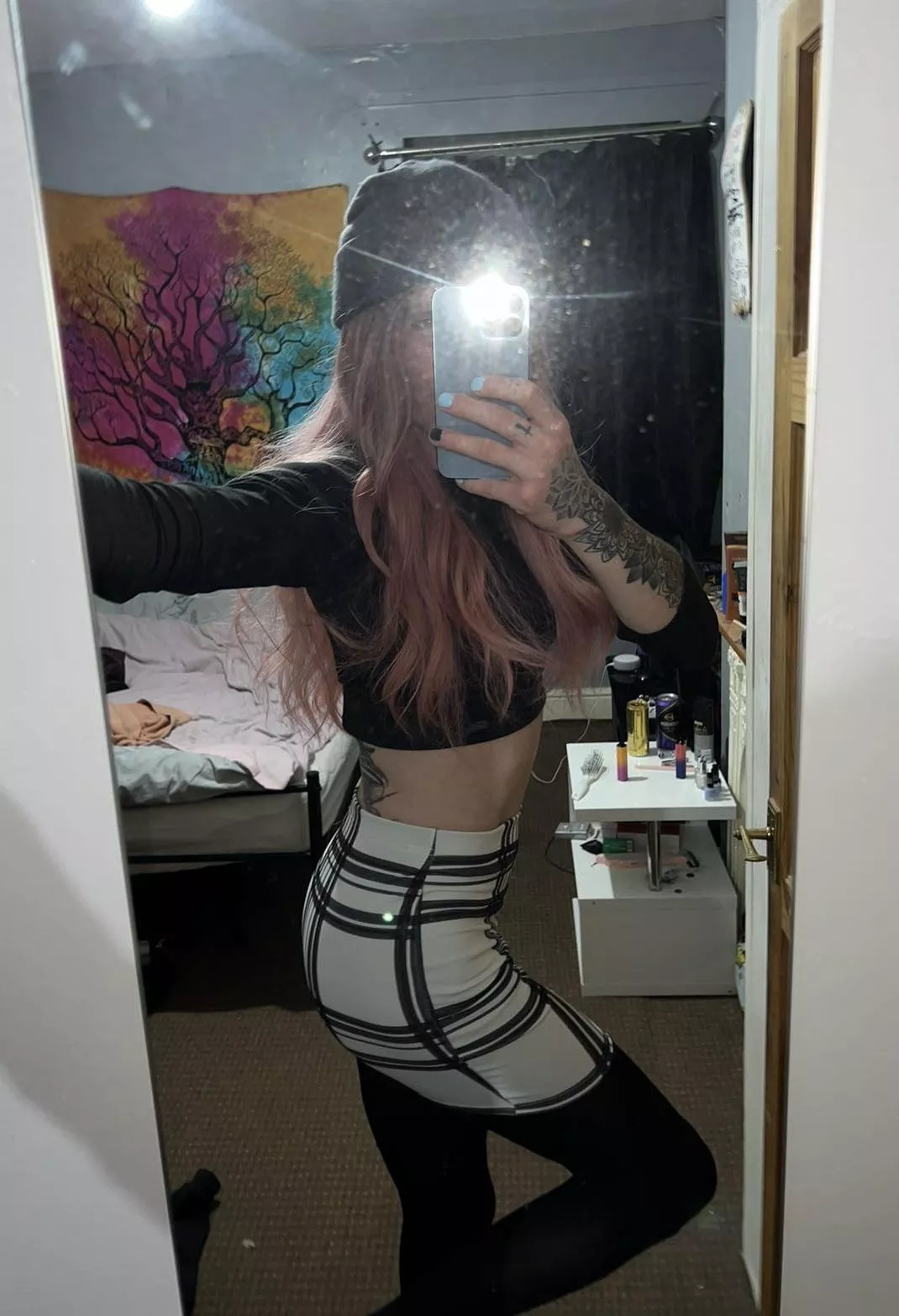 My fave pose 🤍🩷 posted by QueenK_96