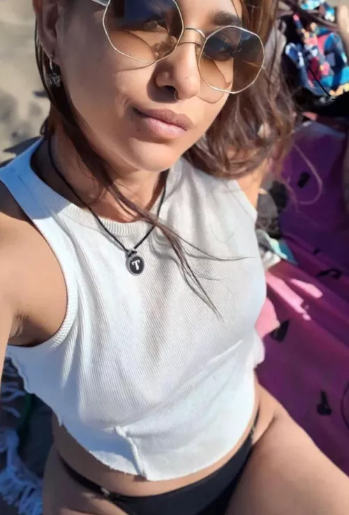 My selfies at the beach by honneyyxxw