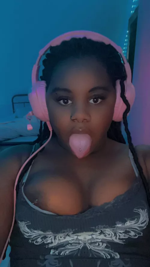 Put my tongue to work master 😉 by sjaisufudhrh