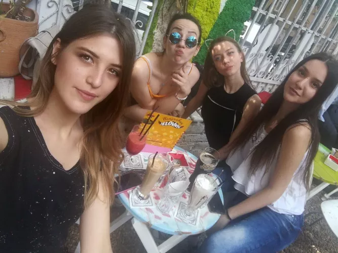 Rank coffeehouse girls by minkoil81