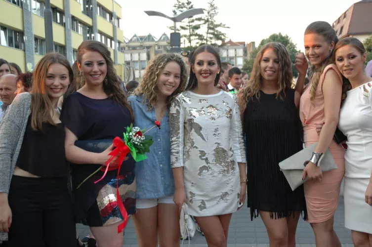 Rank college girls by minkoil81