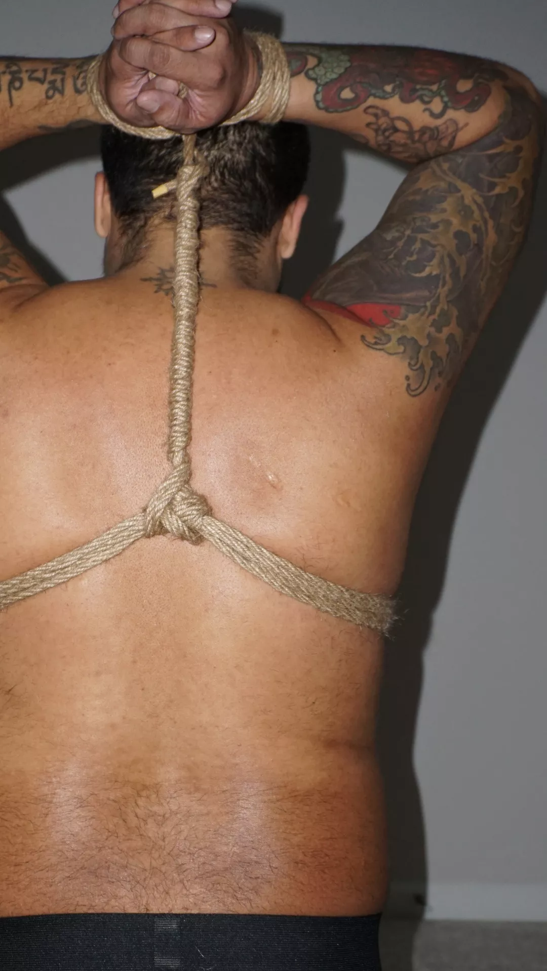 Roped a new bottom!🫰 posted by gayhubby