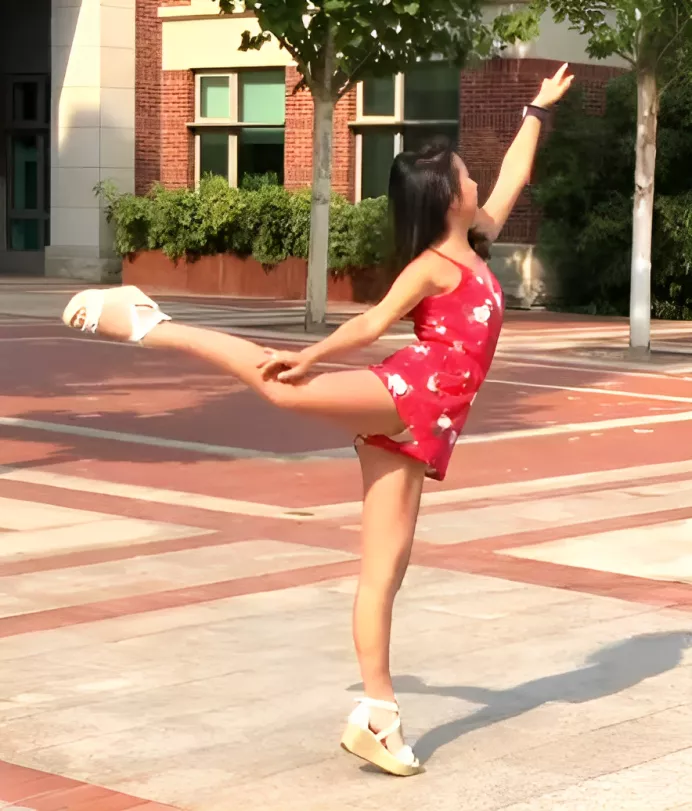 Sabrina Lam Panty Peek posted by No-Astronaut-3715