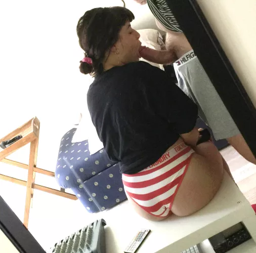 She’s working hard training for deepthroat by chilanzinnah9