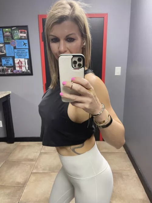 Something so simple yet so fun about this top! by fitnesswife1983