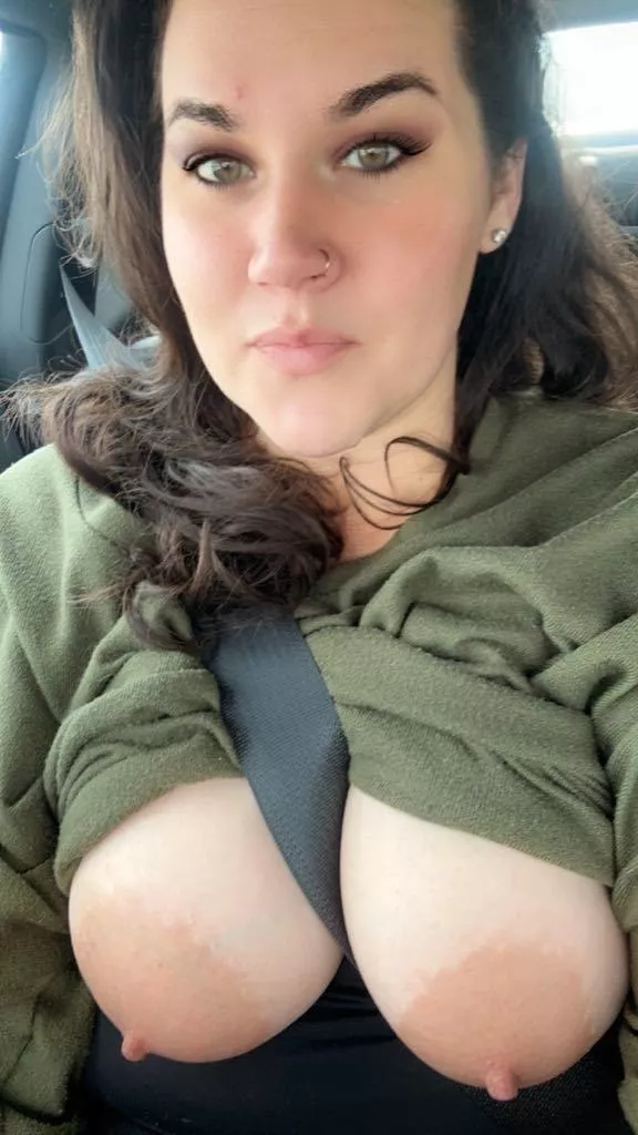Tits out Monday at the Starbucks drive thru posted by RavenRaeOF