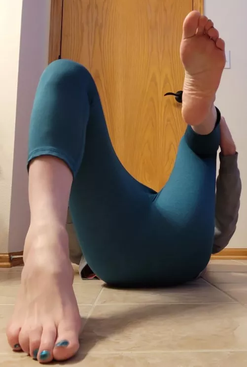 Toes and sole by FootsieFanz