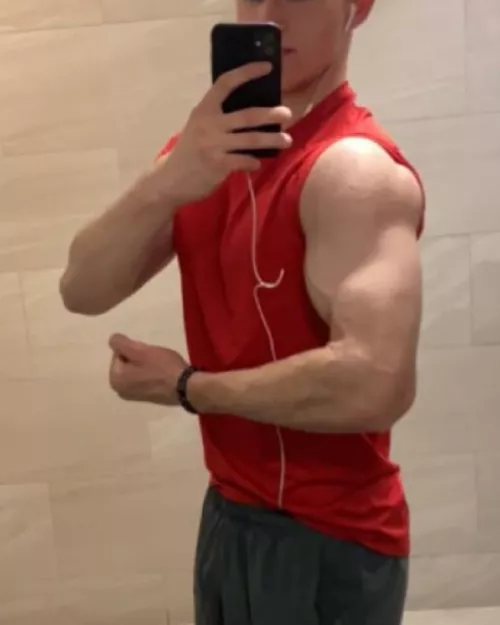 20 [m4m] looking for gym bro young hung fit muscluar with bwc just like me the bull+++horny and alone Cb by Dull_Camel_1039