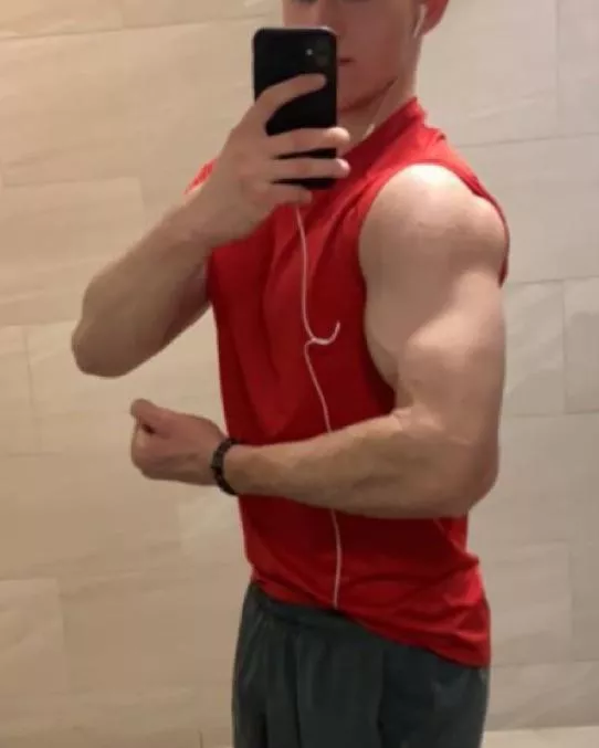 20 [m4m] looking for gym bro young hung fit muscluar with bwc just like me the bull+++horny and alone Cb posted by Dull_Camel_1039