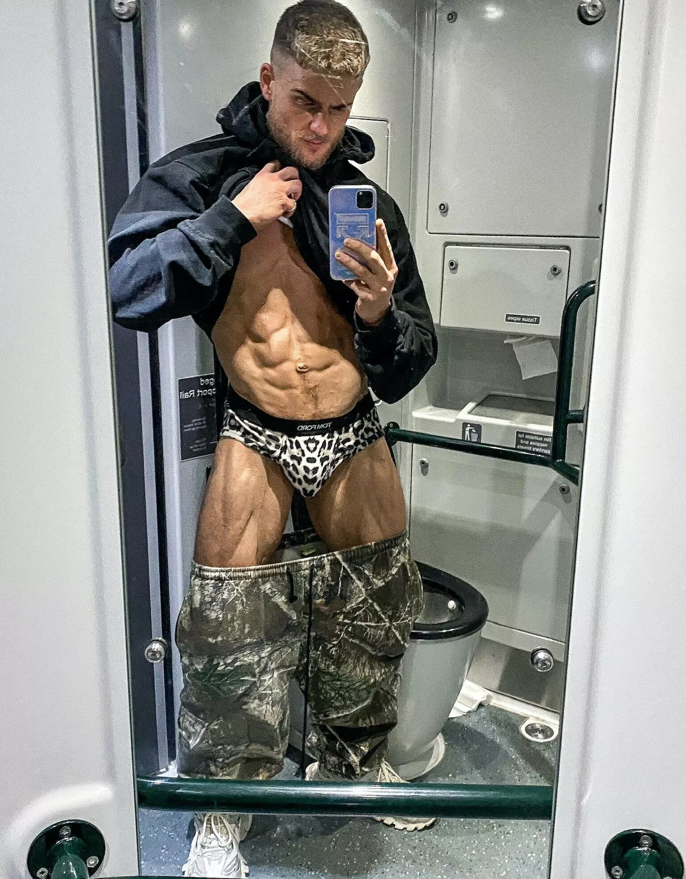 Airplane Bulge posted by AlphaWill12