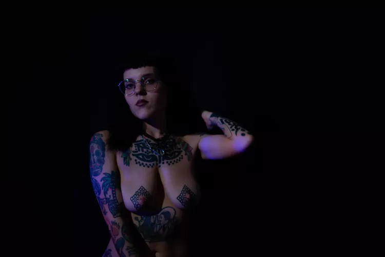 All i want is have my goth tits licked off by cute_liss