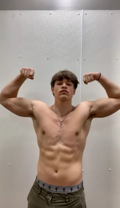 Am I too young for you to worship my musky pits? by dominican_delight