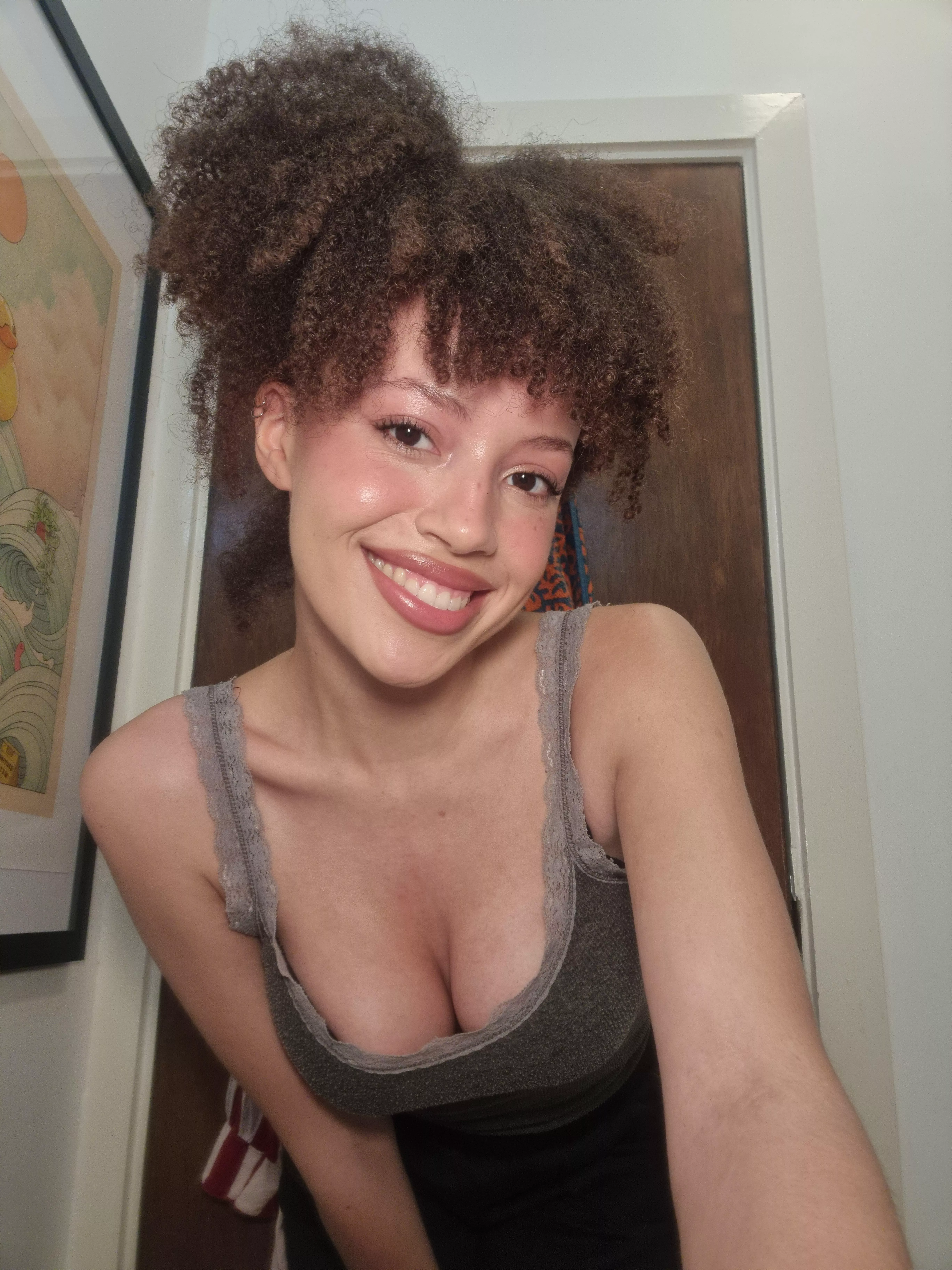 Bathroom selfies are the best selfies 🤳 posted by xx-alien