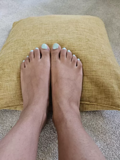 Blue toes by ThatIndianQueen