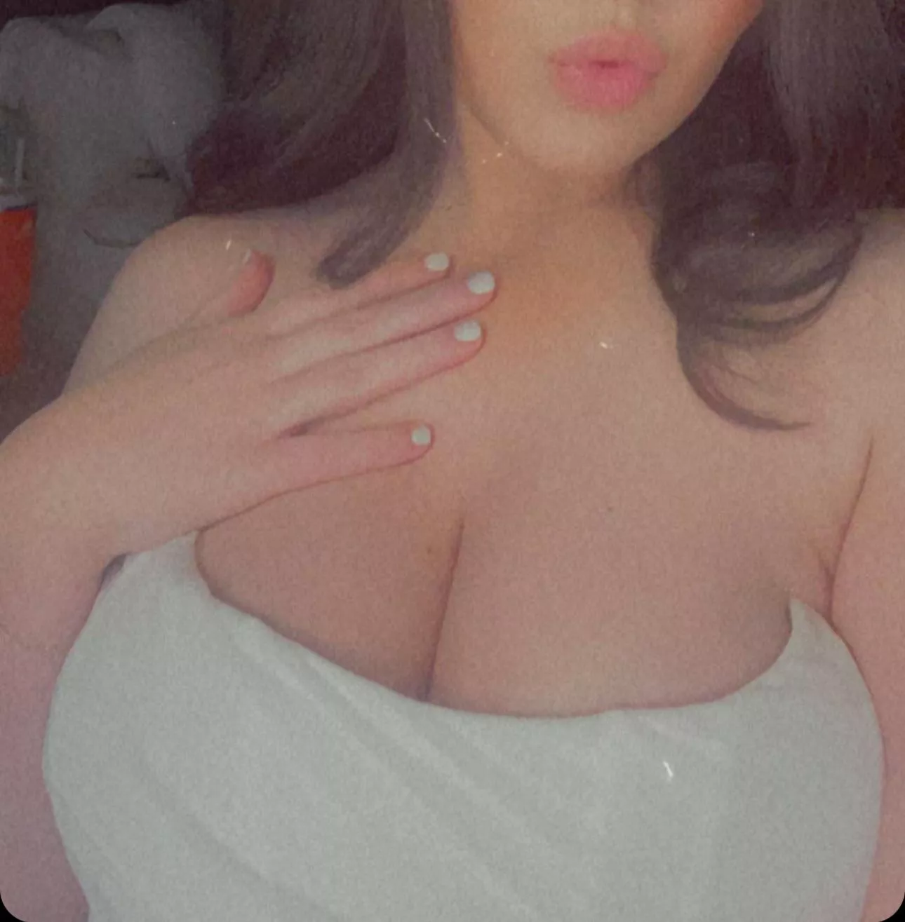 Do you like staring at a married woman’s cleavage? 😇 posted by SluttyCinnamon