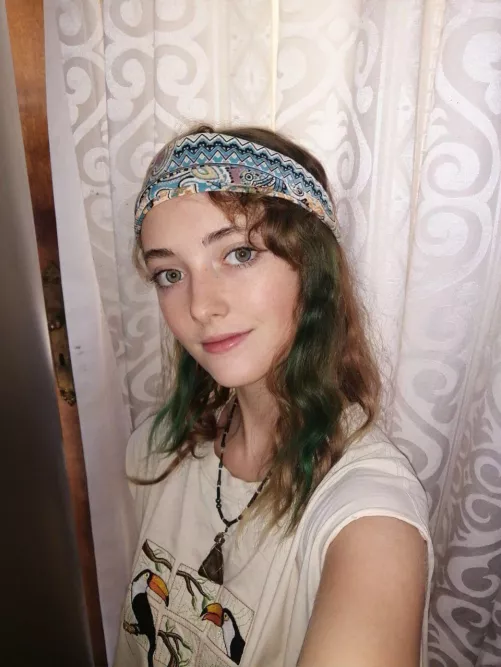 feelin sassy with my green hair, who wants to play with that baby girl F18 by pleasurexloli6