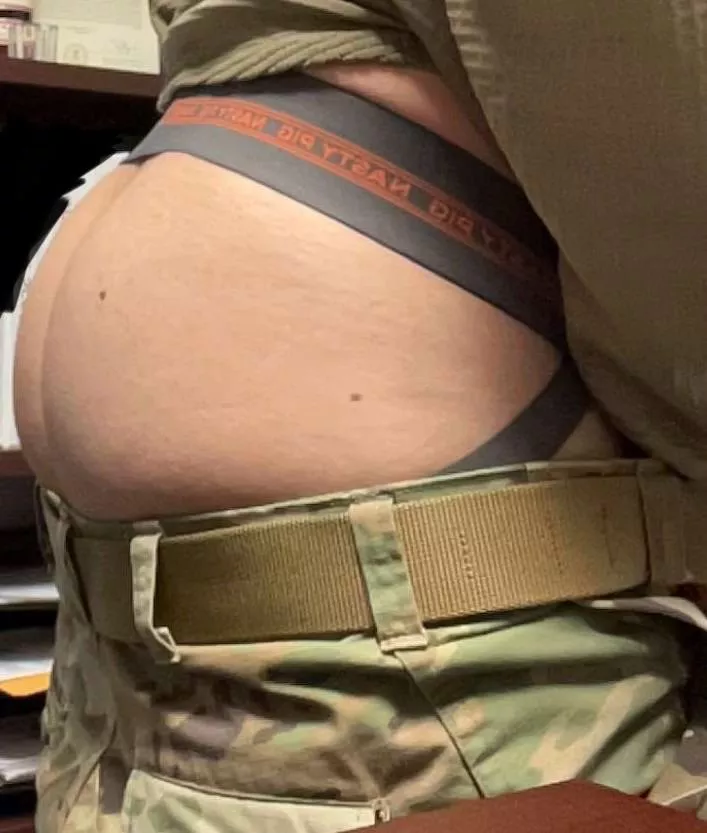 Feeling thiccc at work😛 posted by Kybottom23