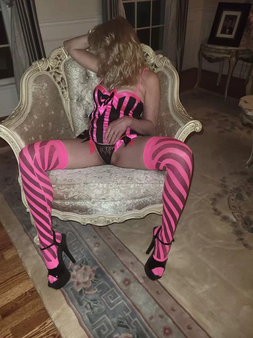 Happy hump day from this horney Milf posted by Venuss2415