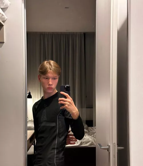 Hello 👋 by huff__