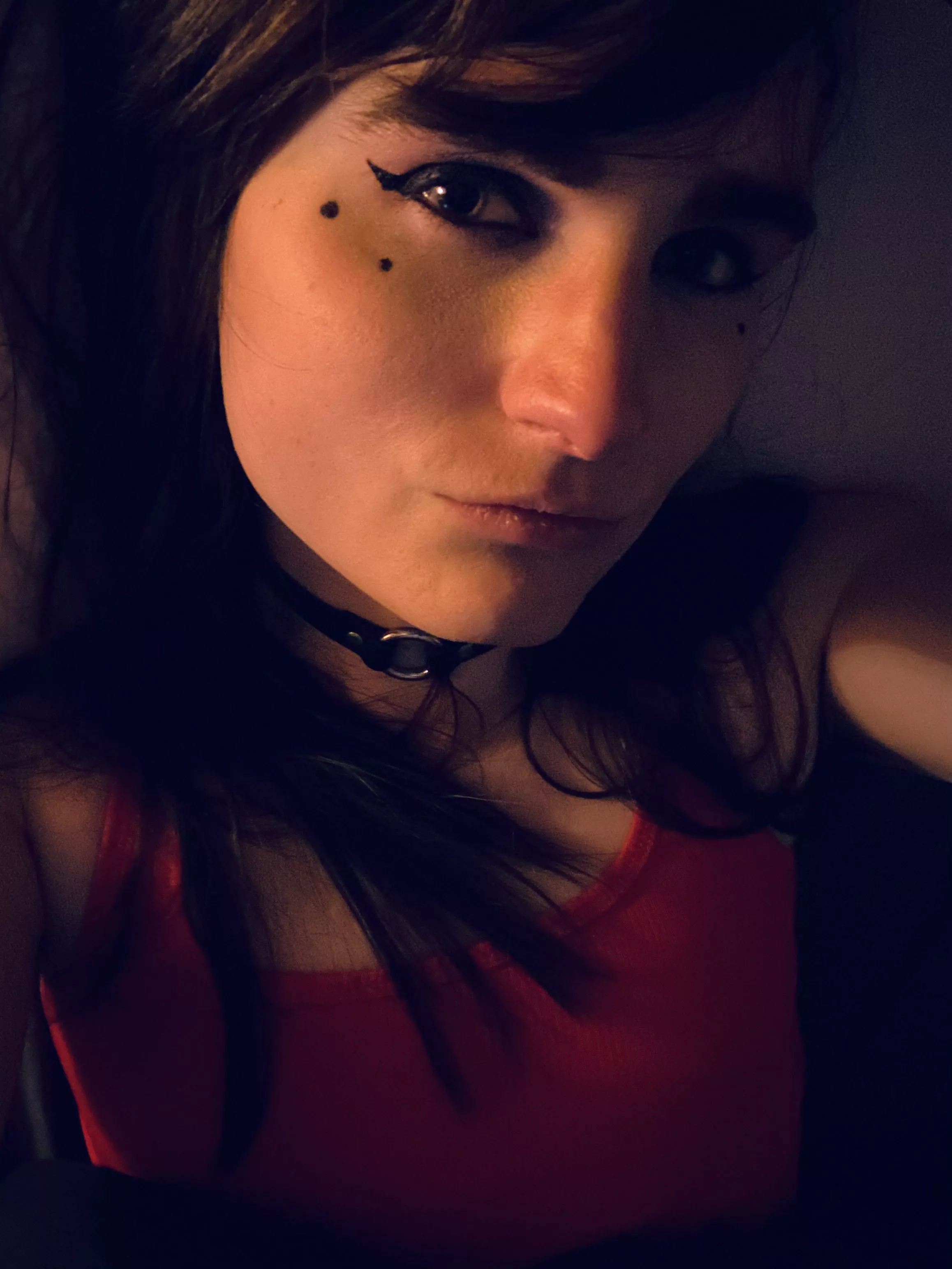 I look like a girl with this lighting posted by AvaShade