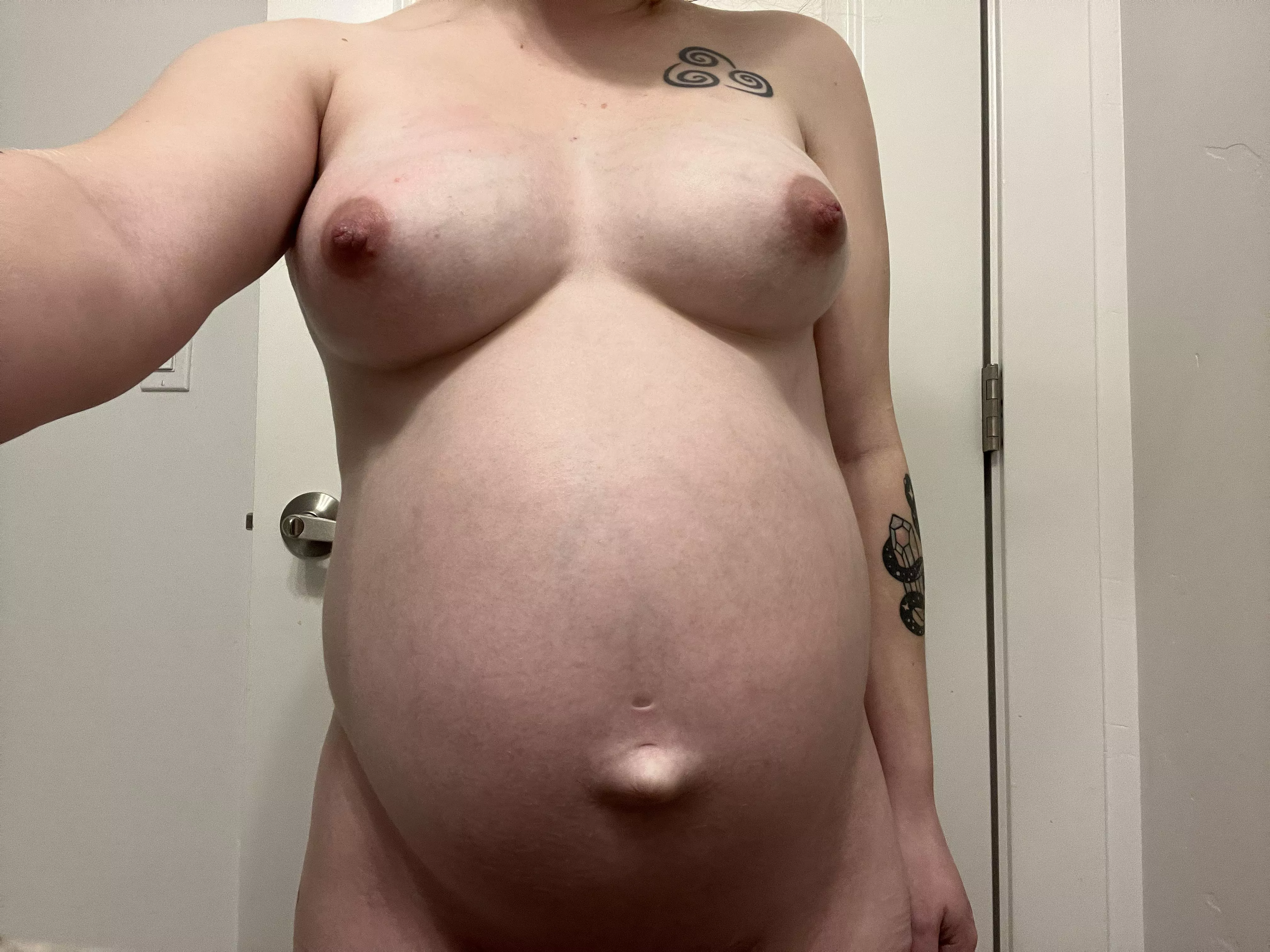 I’m getting ready to record our first porn video at full term 😈🥵 posted by jester_1132