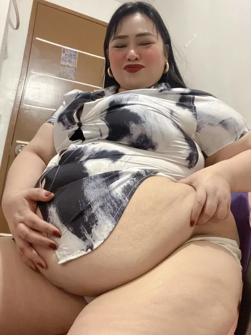 I'm gonna pop this buttons..🐽🫐💙 by LiliBBWGoddess