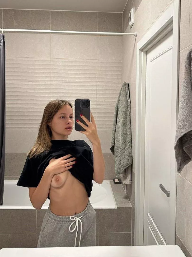 Just waiting for your kiss 💕 posted by cherry_oncake