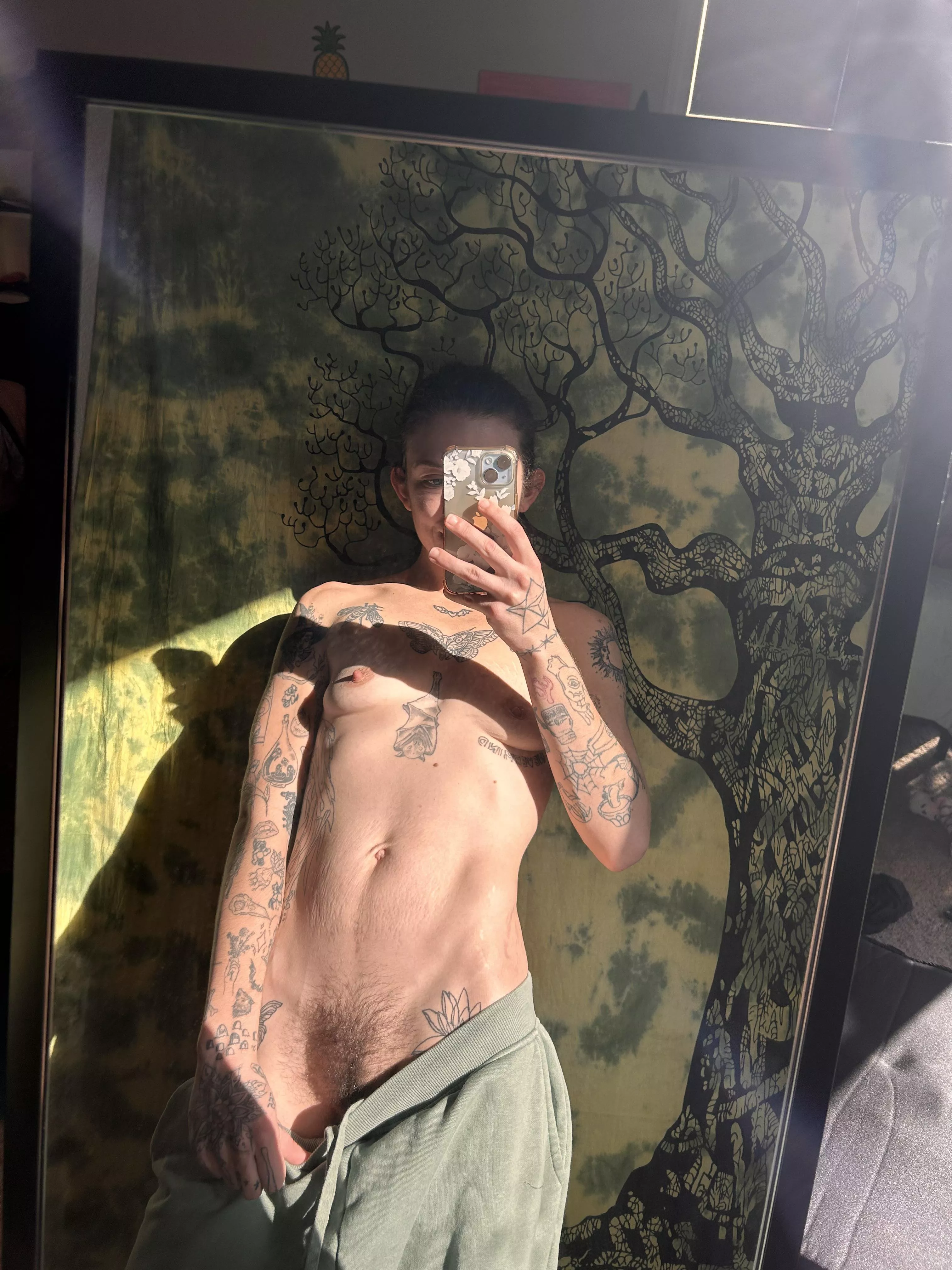 Loving the lighting, loving the hair 🥰🥰 posted by abbayye7