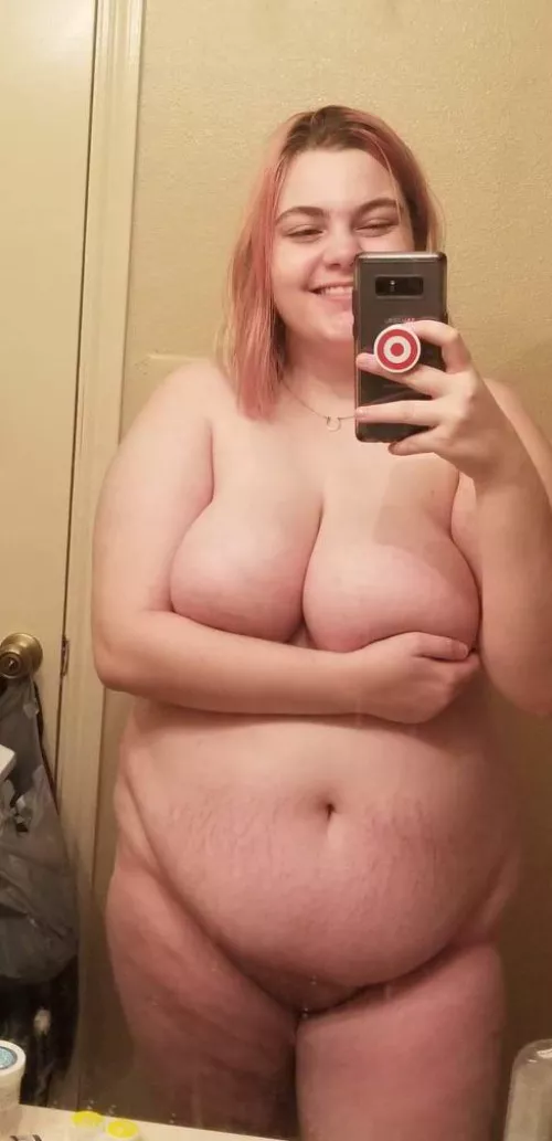 my belly is even softer than it looks 🥰 by RandomHornyUser