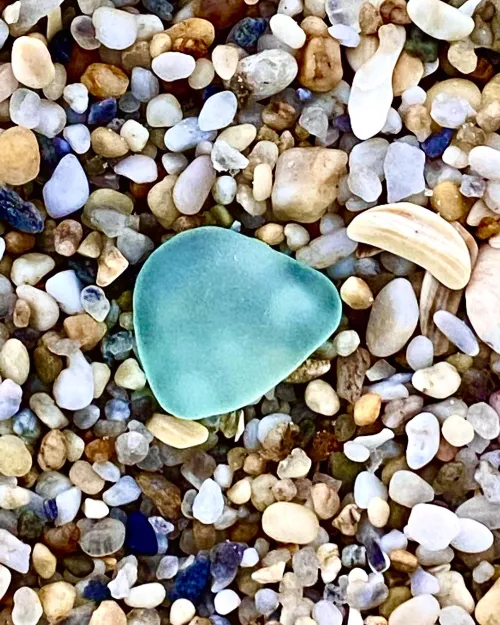 Pretty little bauble 🤙🏻🎶🎶😎 by bronxboy59