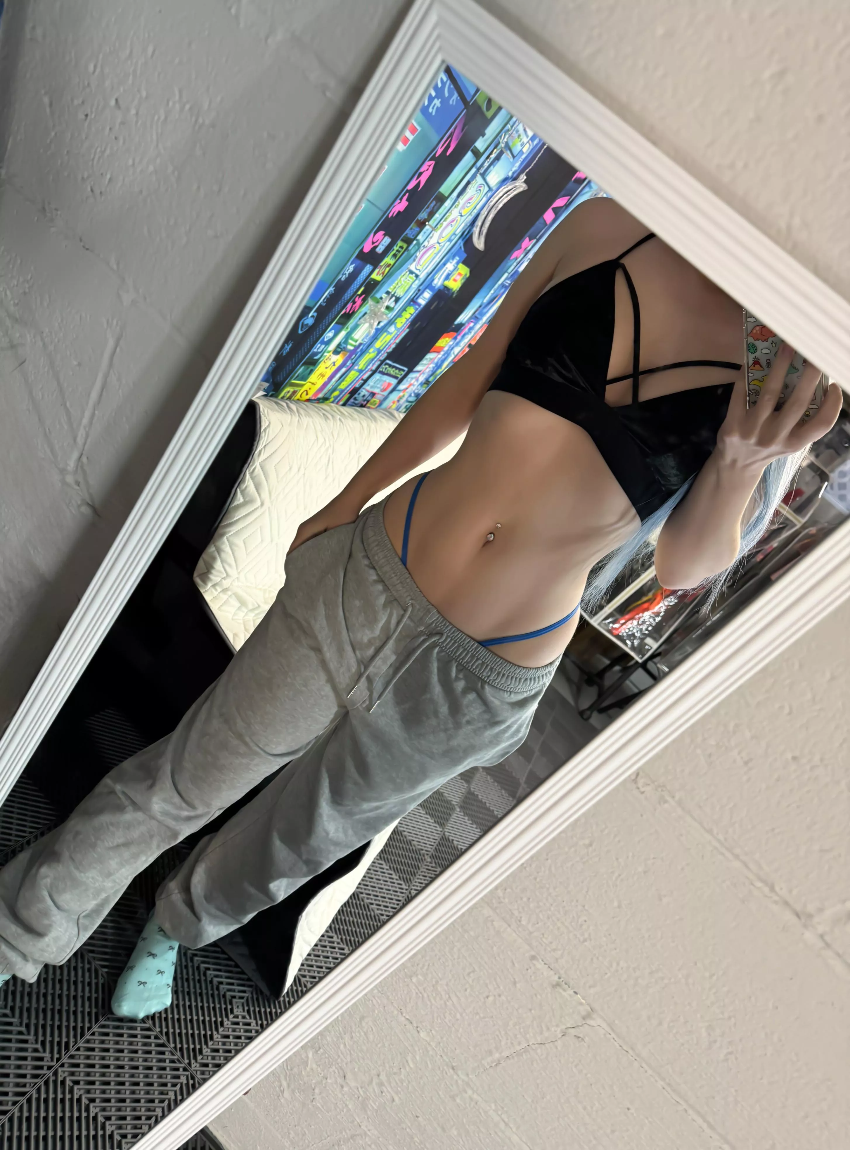 😛the more cropped, the better posted by Hikari_Scar