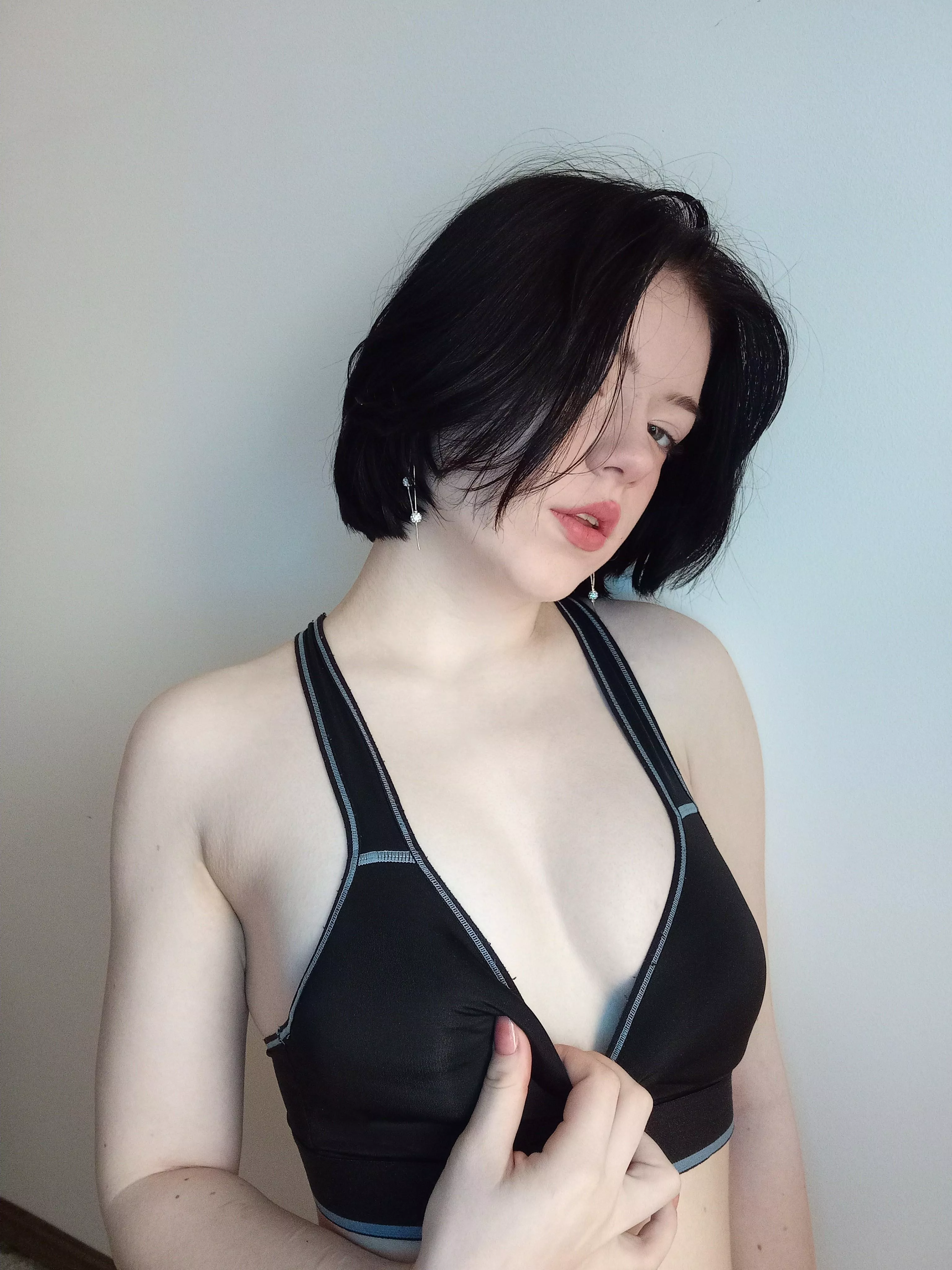 Will this petite body entice ur body and whole being? 🦋 posted by CurveAcrobatic1279