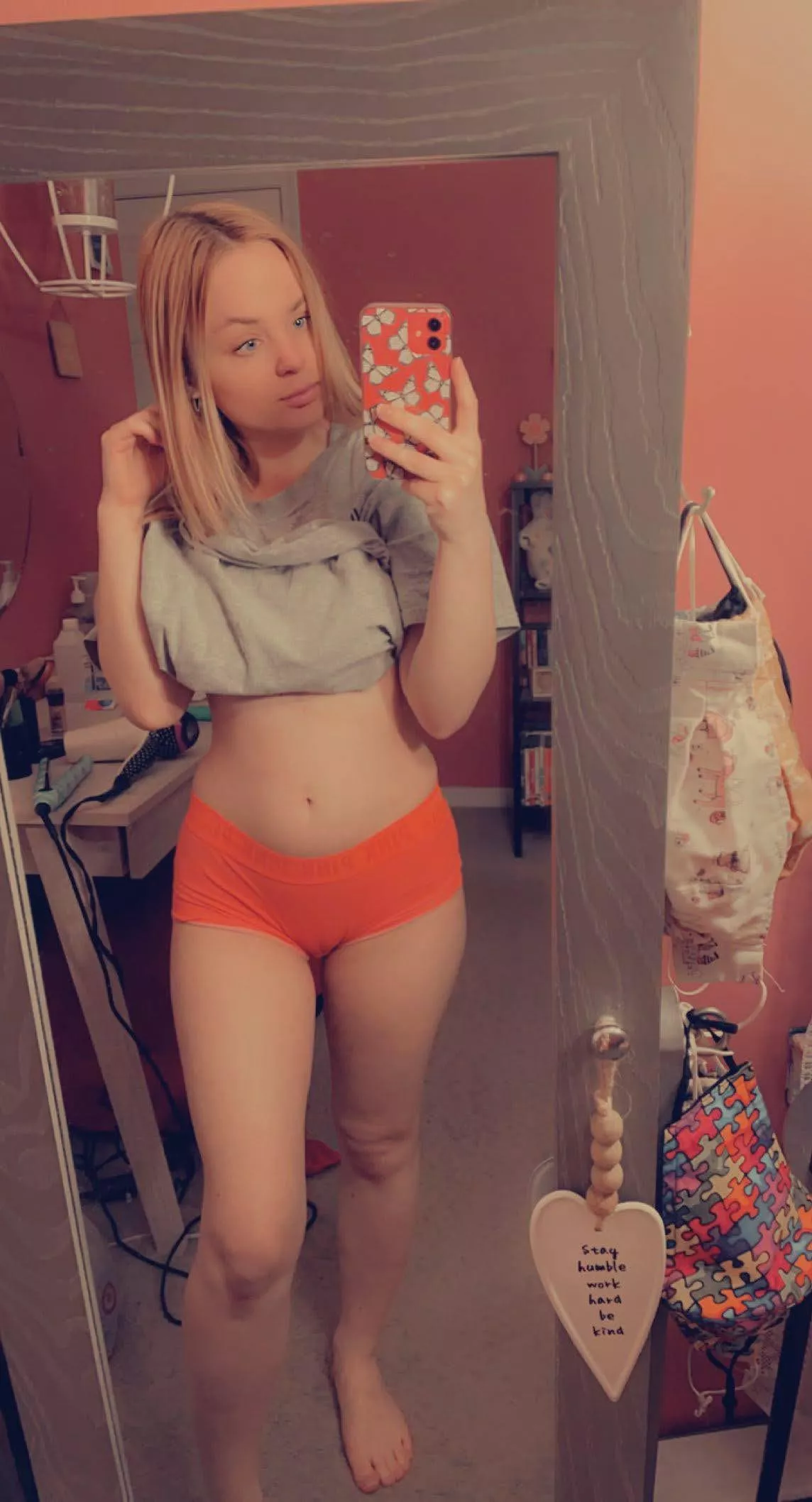 4 foot 11 here posted by hiddenwife1111